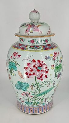 Ваза &laquo;Цветы и птицы&raquo;. Фарфор, подглазурная роспись полихромными эмалевыми красителями, позолота. 