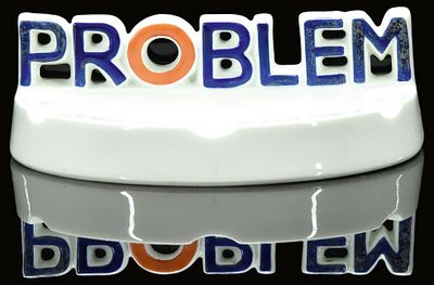 PROBLEM | Zustand: (1) | Aschenbecher, Porzellan, erhabener Schriftzug, handkoloriert, Dresden 