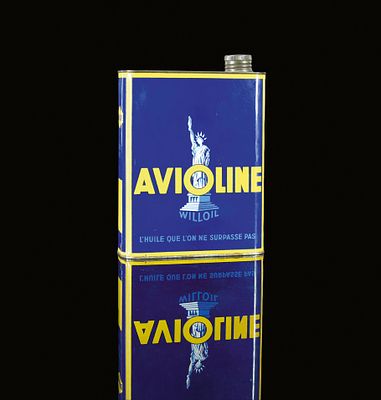 AVIOLINE WILLOIL (1). Oil can, tin, filling capacity 2 l, F 1950s, H 23 cm / H 9.1 in, depiction 