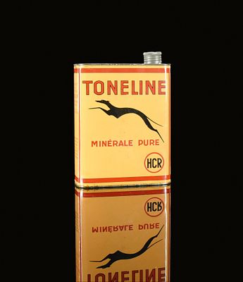 TONELINE MIN&Eacute;RALE PURE (1). Oil can, tin, filling capacity 2 l, F around 1950, H 23 cm / H 9.1 