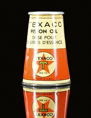 TEXACO PISTON OIL (1). Oil can, tin, filling capacity 1/15 l, BE 1950s, H 8 cm / H 3.2 in, still 
