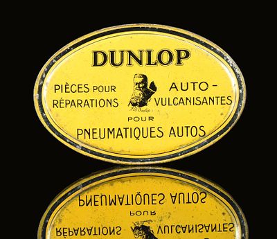 DUNLOP PNEUMATIQUES (1-). Tin can for repair kit, F 1930s, 12 x 8 cm / 4.7 x 3.1 in