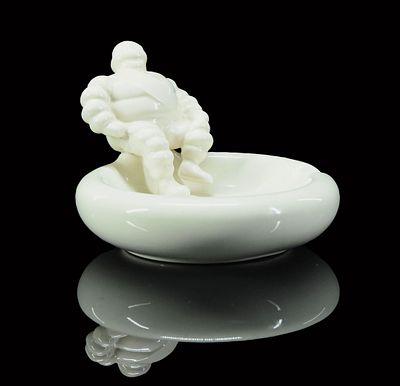 MICHELIN (1+). Advertising ash tray, porcelain, F 1950s, &Oslash;13 cm, H 10 cm / &Oslash; 5 in