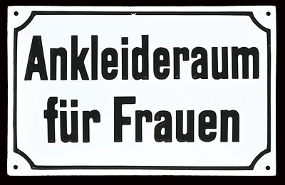 ANKLEIDERAUM F&Uuml;R FRAUEN | EMAILSCHILD | ZUSTAND (1+). Condition (1+) | Enamel sign, stenciled 