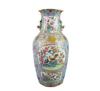 A CHINESE FAMILLE ROSE VASE, 19TH C 43.5 CM H GOOD CONDITION