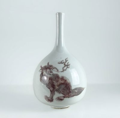 A CHINESE UNDERGLAZE COPPER-RED BOTTLE VASE, KANGXI PERIOD. A CHINESE UNDERGLAZE COPPER-RED 