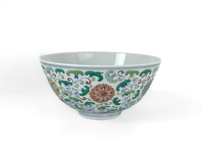 A FINE CHINESE DOUCAI FLOWER BOWL, JIAQING MARK. A FINE CHINESE DOUCAI FLOWERS BOWL, JIAQING 