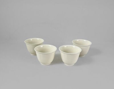 FOUR CHINESE BLANC DE CHINE TEA CUPS, 17TH CENTURY. EACH CUP 5.5 CM DIAM, 4.5 CM HIGH GOOD 
