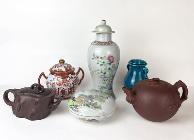 SIX CHINESE AND JAPANESE ITEMS INCLUDING YIXING TEAPOTS, 'QIAN JIANG'COVERED BOX, ETC, 19TH 