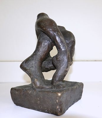 ויאולה בינדיש (וילהלם) (הונגריה - ישראל, 1918-2008) - הריקוד, פסל ברונזה, 16X8 ס"מ, חתום. 
מקור: 