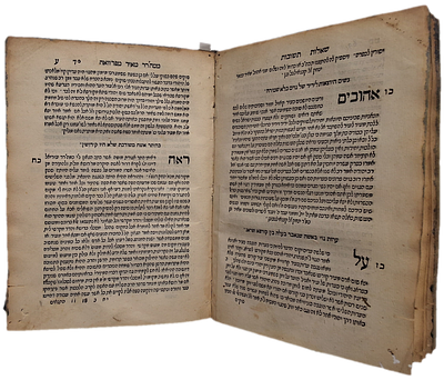 הא לכם צדקה, שו"ת מהר"י מינץ ומהר"מ מפדוואה, ויניציאה, שי"ג - 1553. מהדורה ראשונה. 
ספר יסוד 