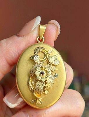 VICTORIAN 14K GOLD FLORAL PHOTO BOX PENDANT. Name VICTORIAN 14K GOLD FLORAL PHOTO BOX PENDANT 