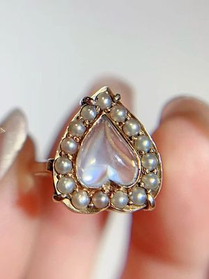 18K GOLD WILD PEARL MOONSTONE RING FROM THE VICTORIAN ERA. Name 18K GOLD WILD PEARL MOONSTONE 