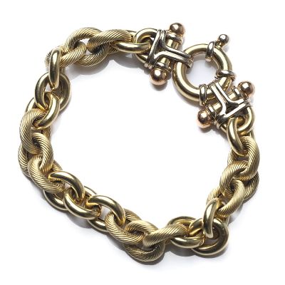 AN ITALIAN 18K GOLD AND CARNELIAN BRACELET. Dimensions length approx.7 11/16 in (19.5 cm); 