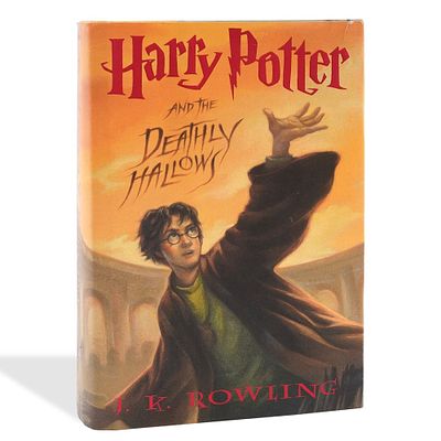 J. K. ROWLING, SIGNED "HARRY POTTER AND THE DEATHLY HALLOWS" FIRST EDITION FIRST PRINTING. 9 1/4 