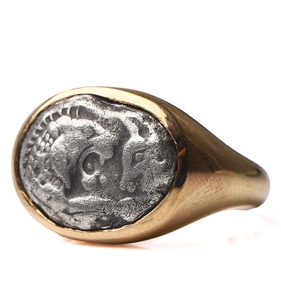 A GOLD RING SET WITH AN ANCIENT SILVER COIN. Dimensions Inner diameter 17 mm; face 9/16 x 7/16 