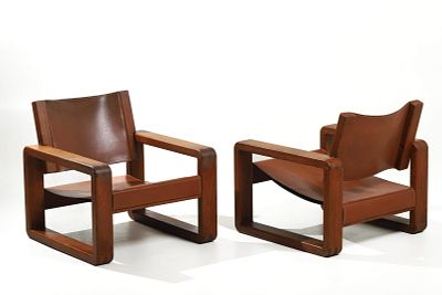 PAIR OF MID-CENTURY MODERN OAK AND LEATHER LOUNGE CHAIRS. Dimensions 25 9/16 x 26 x 25 9/16 in 