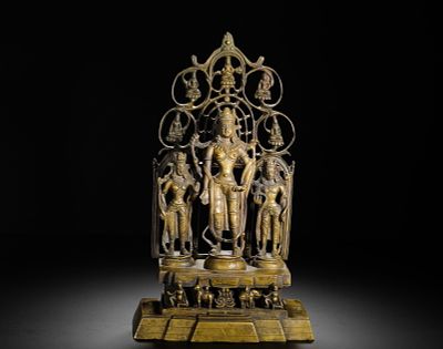 10TH-CENTURY COPPER ALLOY GROUP STATUE OF GUANYIN BODHISATTVA. H:27cm(10.63in) W:16cm(6.30in) 
