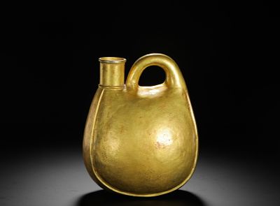 LIAO DYNASTY PURE GOLD LEATHER POT. H:30cm(11.81in)W:20cm(7.87in)Weight:800g(1.76lb)Th is is a 