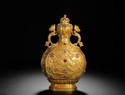 QING DYNASTY GOLD VASE WITH GEMSTONE INLAID DRAGON PATTERN DOUBLE DRAGON EAR. H:25cm(9.84in) 
