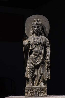 A 5TH-CENTURY BLUESTONE GANDHARA STANDING FIGURE. H:82cm Condition: ALL SOLD AS IS, NO RETURN 