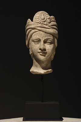 3RD CENTURY ANCIENT GREEK STONE HEAD. Total height 44 cm (17.32in), net height 26 cm (10.24in) 
