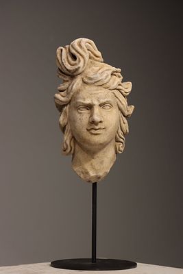 3RD CENTURY ANCIENT GREEK STONE HEAD. Total height 40 cm (15.75in), net height 25 cm (9.84in) 