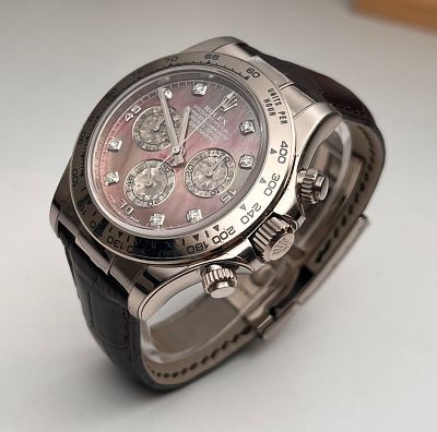 ROLEX COSMOGRAPH DAYTONA. CASE DIAMETER: 40 MM, CASE MATERIAL: 18K WHITE GOLD Condition: ALL 