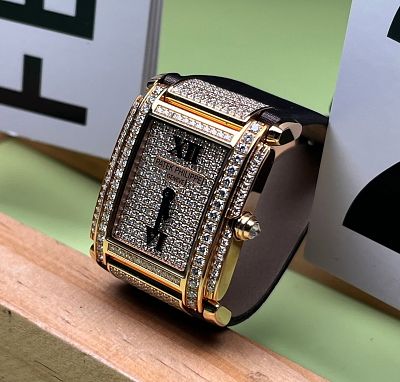 PATEK PHILIPPE 18K ROSE GOLD LADIES' QUARTZ WATCH. 18K ROSE GOLD CASE, 30X24.9MM CASE DIAMETER 