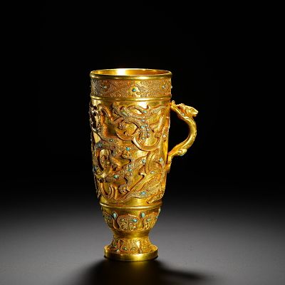 TANG SILVER GILT WITH TURQUOISE DRAGON PATTERN SINGLE-EARED HIGH-FOOTED CUP. HEIGHT:15CM 