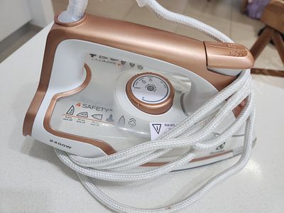 מגהץ אלקטרולוקס + מתקן תלייה סגור. נקנה ב-2019 
דגם EDB6150 
משומש, עובד תקין, ללא אחריות 
מתקן 