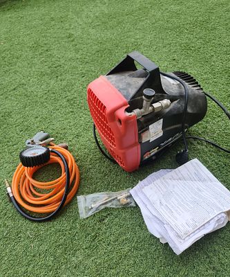 קומפרסור/מדחס חזק YAGO. תקין, עובד, ללא אחריות. דגם yago 1850 
שימש בעיקר לנקות את המחשב מאבק. 