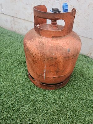 מיכל גז 3 קילו. חצי מלא 50% +- משומש, ישן. נמכר כריק. 
מיכל חדש, מלא, עולה כ-350 ₪