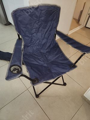 כיסאות קמפינג 2 יח. גובה מושב 40 ס"מ 
בסה"כ גובה 87 ס"מ 
בקושי היו בשימוש