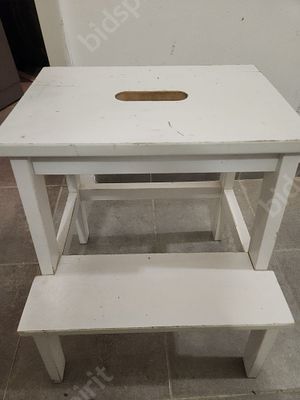 שרפרף איקאה 2 יח. שחור ולבן 
גובה 50 ס"מ 
מחיר חדש באיקאה: 125 ₪ ליחידה