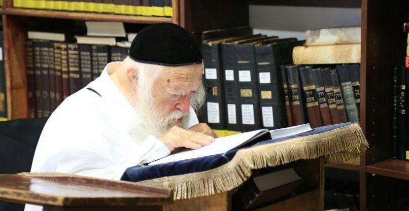 מכתב תשובת מאת מרן שר התורה רבי חיים קנייבסקי - 
עיתון המחולק חינם, האם מותר להוציא מתיבת דואר 