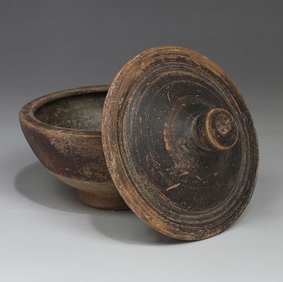 Greek pyxis with lid. ITEM: Pyxis with lid MATERIAL: Pottery CULTURE: Greek PERIOD: 4th 