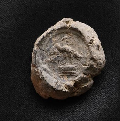 Roman tessera depicting an eagle. ITEM: Tessera depicting an eagle MATERIAL: Pottery 