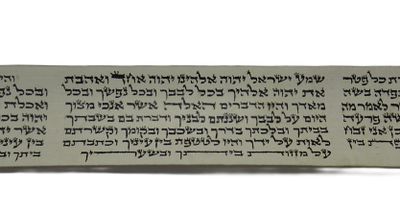 פרשיות תפילין מהודרות בכתיבת קדשו של ספרא רבה רבי ישראל סופר - סופר גדולי וצדיקי הדור האחרון. פר 