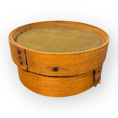 Small Wood Sieve With Brass Screen 19th C. A 19th century small wood sieve with brass screen. 6