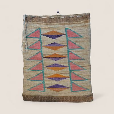 Fine Plateau (Nez Perce) Native American Corn Husk Bag. Measuring approx 17 x 13 inches, with 
