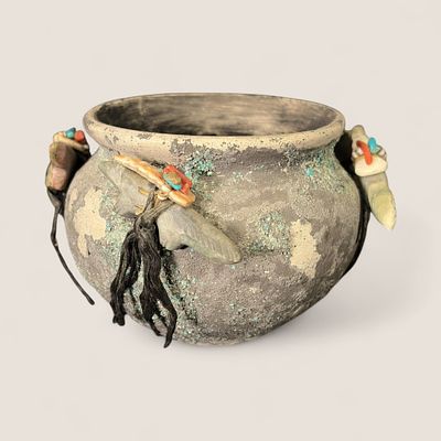 Zuni Fetish Pot (Edna Leki, 1924-2003). Measuring approx 5 inches in diameter x 3 inches tall. 