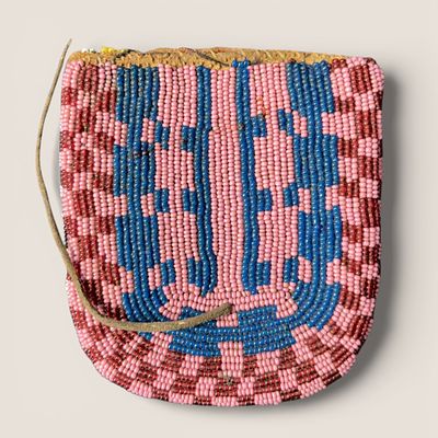 Beaded Crow Tab Pouch. Measures approx 3 1/4 x 3.5 inches. Excellent condition. To bid with us 