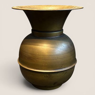Vintage Brass Spittoon. Nice vintage brass spittoon, 11 inches tallWe provide in-house shipping 