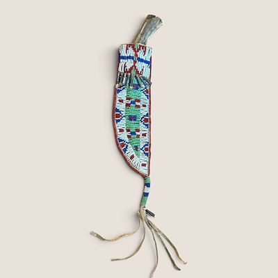 Sioux Knife Sheath & Knife. Measuring approx 14 inches from top to bottom of drop, with early 