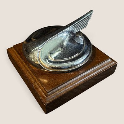 Late 1920's Automotive Studebaker Winged Radiator Cap / Hood ornament. Late 1920's Studebaker 