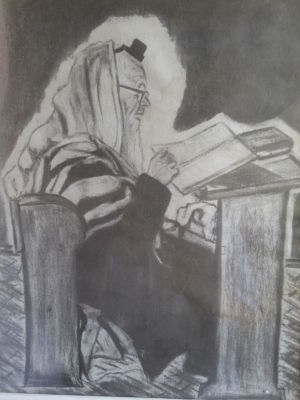 עמוד התפילה. הסטנדר המקורי ששימש את המשגיח הצדיק רבי אליהו לופיאן זצוק"ל. . לפנינו הסטנדר ששימש 