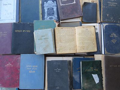 מקבץ ענק. תפילה. פיוט. סגולות. מוסר. היסטוריה. מהדורות צילום ועוד. . מקבץ ענק של ספרי תפילה 