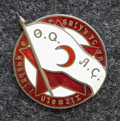 Знак Лучшему ударнику общества Красного креста и полумесяца АзССР 1932 год. Серебро 875 проба 