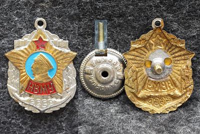 Знак НВМУ СССР (Нахимовское военно-морской училище). Томпак, эмаль, краска. Эмаль на звезде 